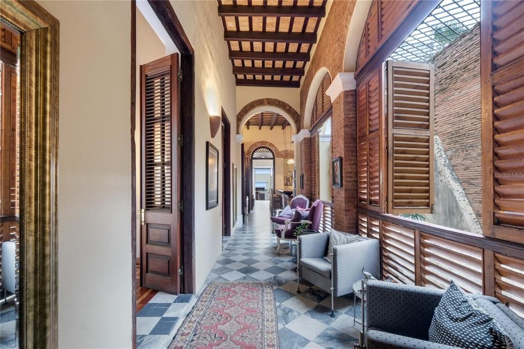 Недавно продано: $3,800,000 (6 спален, 2 ванн, 8600 Квадратных фут)