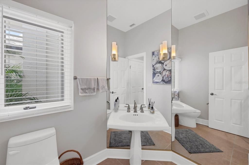 For Sale: $1,690,000 (4 beds, 2 baths, 4125 Square Feet)