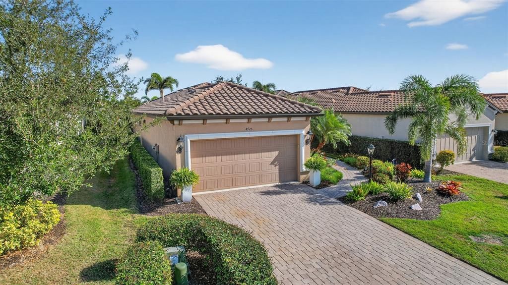 For Sale: $495,000 (2 beds, 2 baths, 1686 Square Feet)