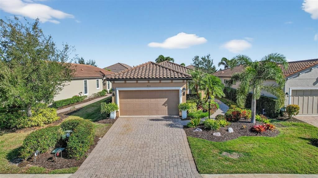 For Sale: $495,000 (2 beds, 2 baths, 1686 Square Feet)