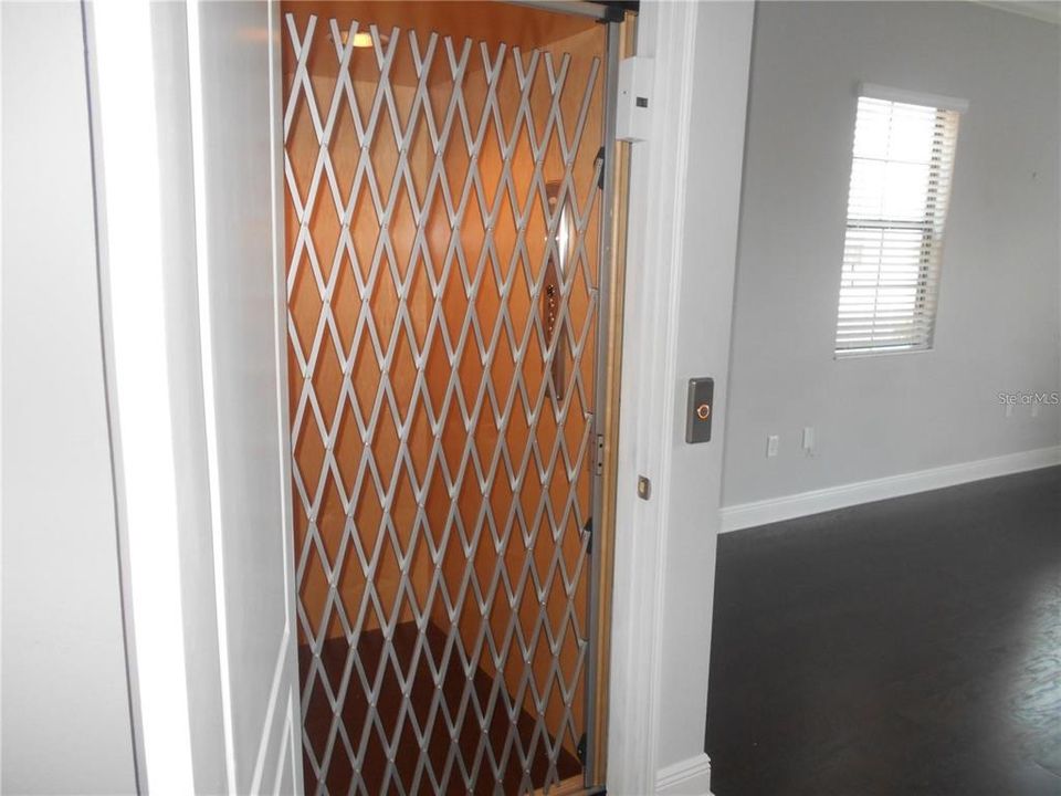 出租: $2,295 (3 贝兹, 3 浴室, 1547 平方英尺)