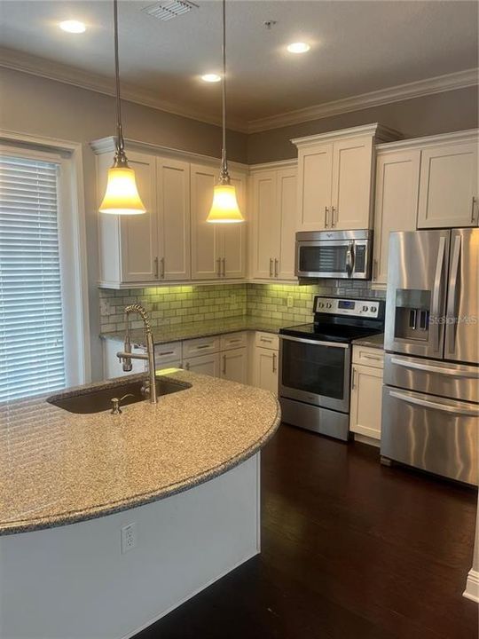 出租: $2,295 (3 贝兹, 3 浴室, 1547 平方英尺)