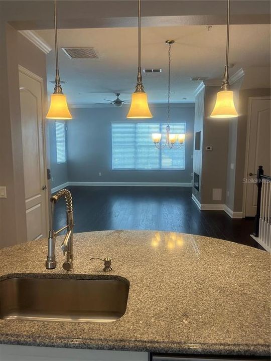 出租: $2,295 (3 贝兹, 3 浴室, 1547 平方英尺)