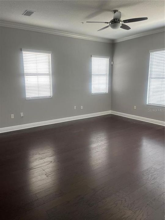 出租: $2,295 (3 贝兹, 3 浴室, 1547 平方英尺)