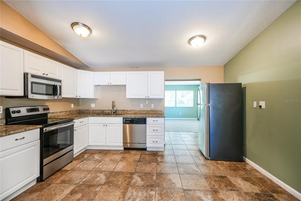 For Rent: $1,820 (3 beds, 2 baths, 1392 Square Feet)