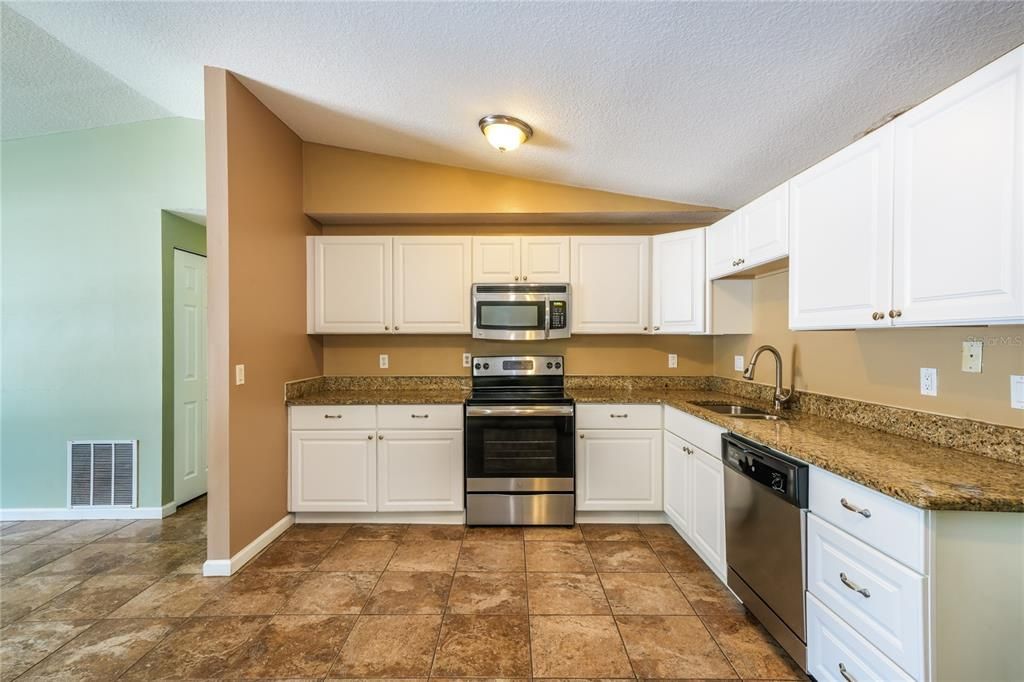 For Rent: $1,820 (3 beds, 2 baths, 1392 Square Feet)
