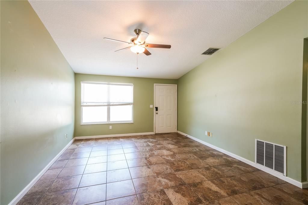 For Rent: $1,820 (3 beds, 2 baths, 1392 Square Feet)