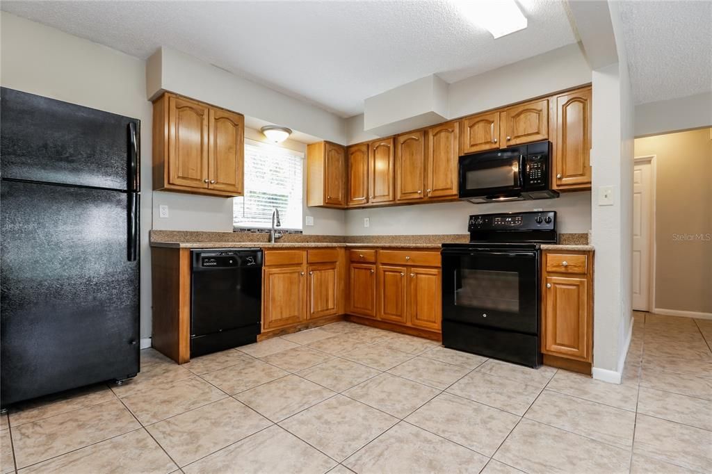 出租: $1,675 (3 贝兹, 1 浴室, 1064 平方英尺)