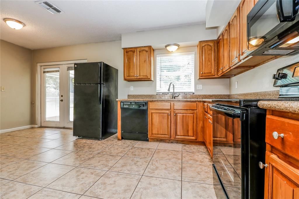 出租: $1,675 (3 贝兹, 1 浴室, 1064 平方英尺)