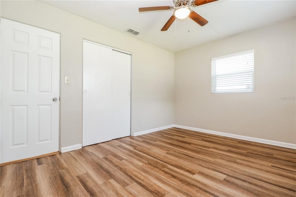 出租: $1,675 (3 贝兹, 1 浴室, 1064 平方英尺)