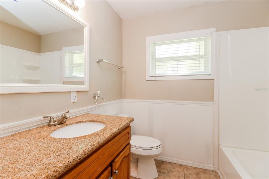 出租: $1,675 (3 贝兹, 1 浴室, 1064 平方英尺)