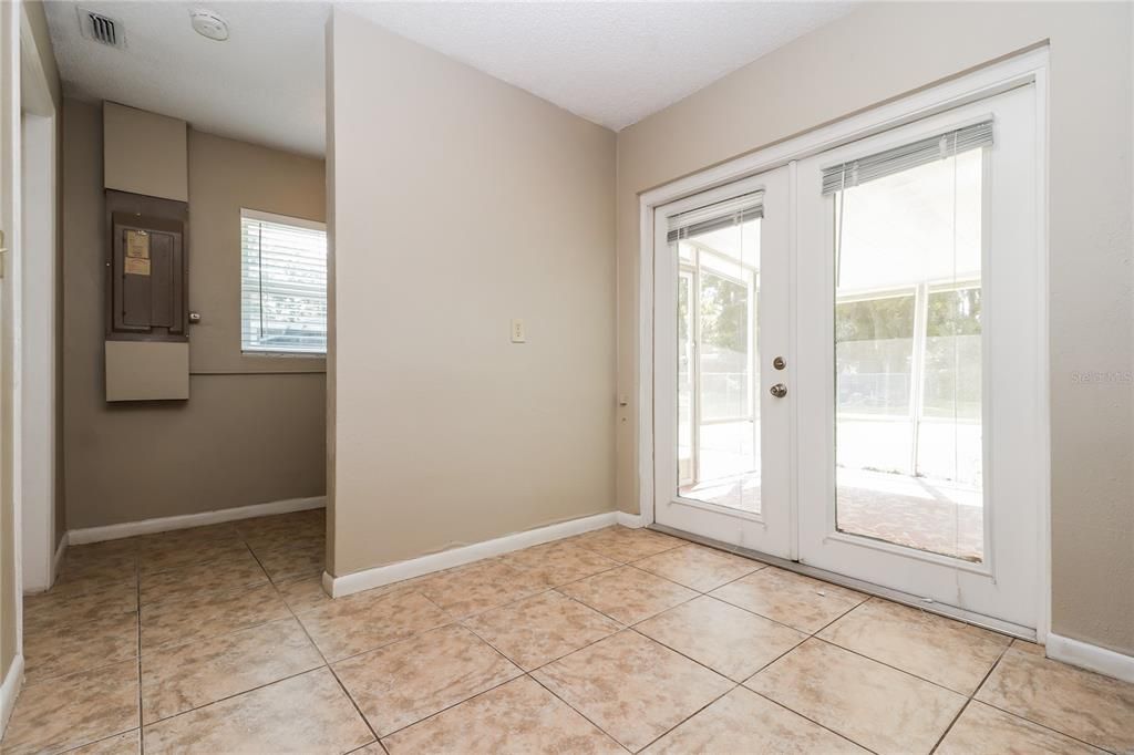 出租: $1,675 (3 贝兹, 1 浴室, 1064 平方英尺)