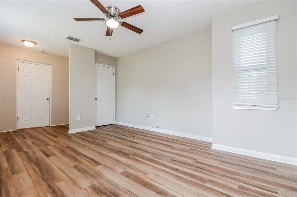 出租: $1,675 (3 贝兹, 1 浴室, 1064 平方英尺)