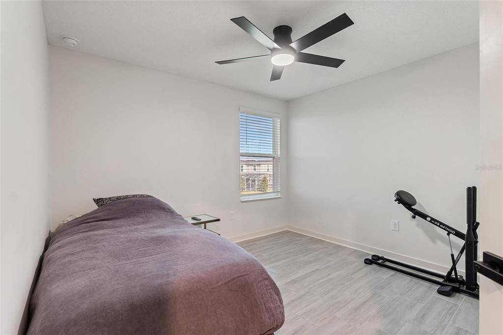 待售: $399,000 (3 贝兹, 2 浴室, 2076 平方英尺)