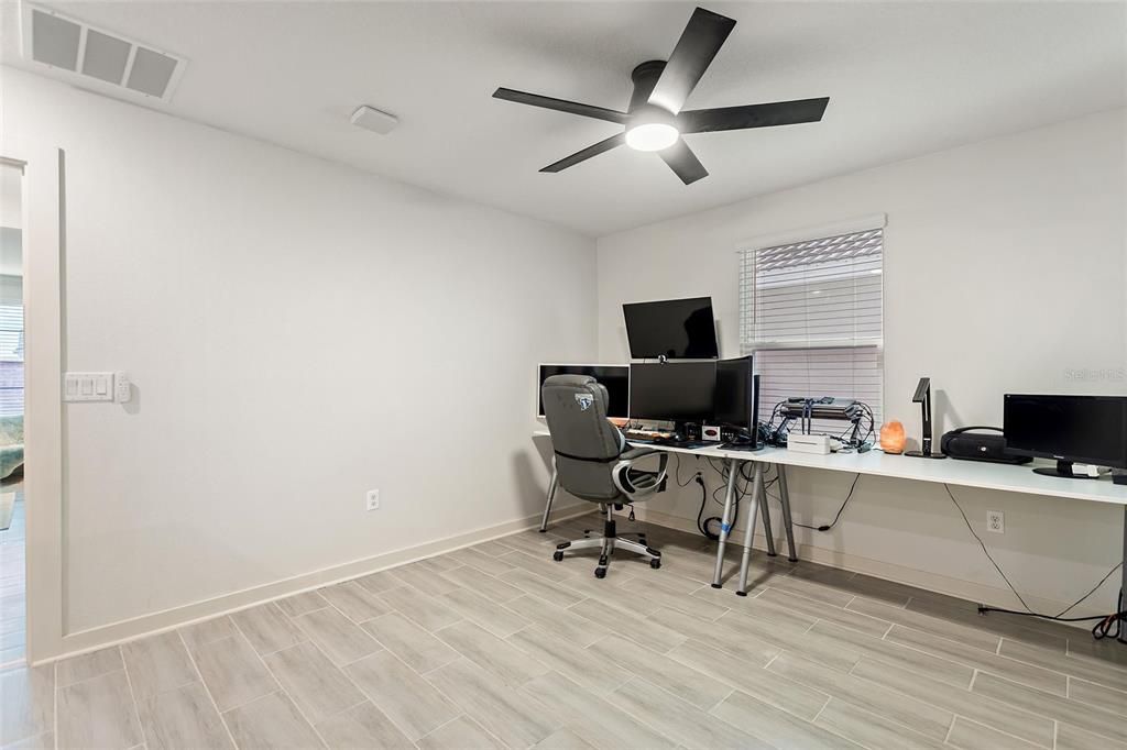 待售: $399,000 (3 贝兹, 2 浴室, 2076 平方英尺)