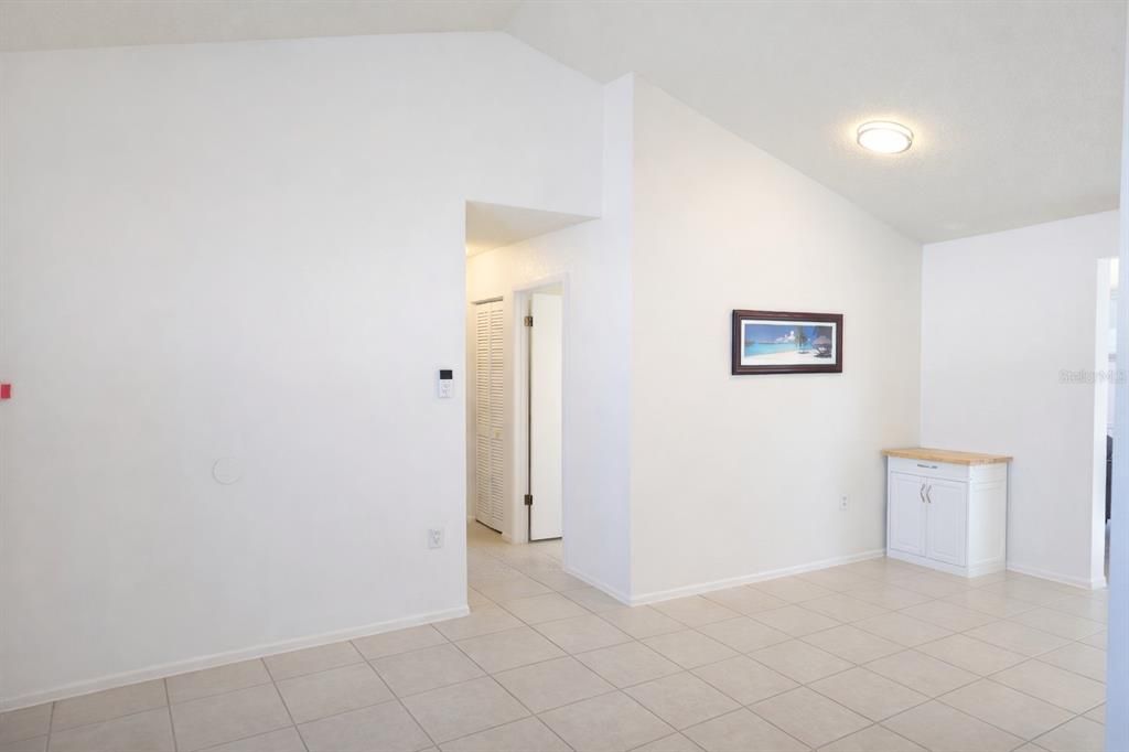 For Sale: $250,000 (2 beds, 1 baths, 1064 Square Feet)
