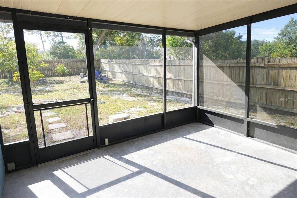 For Sale: $250,000 (2 beds, 1 baths, 1064 Square Feet)