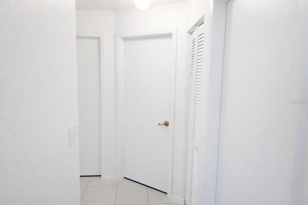 For Sale: $250,000 (2 beds, 1 baths, 1064 Square Feet)