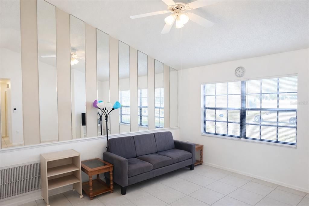 For Sale: $250,000 (2 beds, 1 baths, 1064 Square Feet)