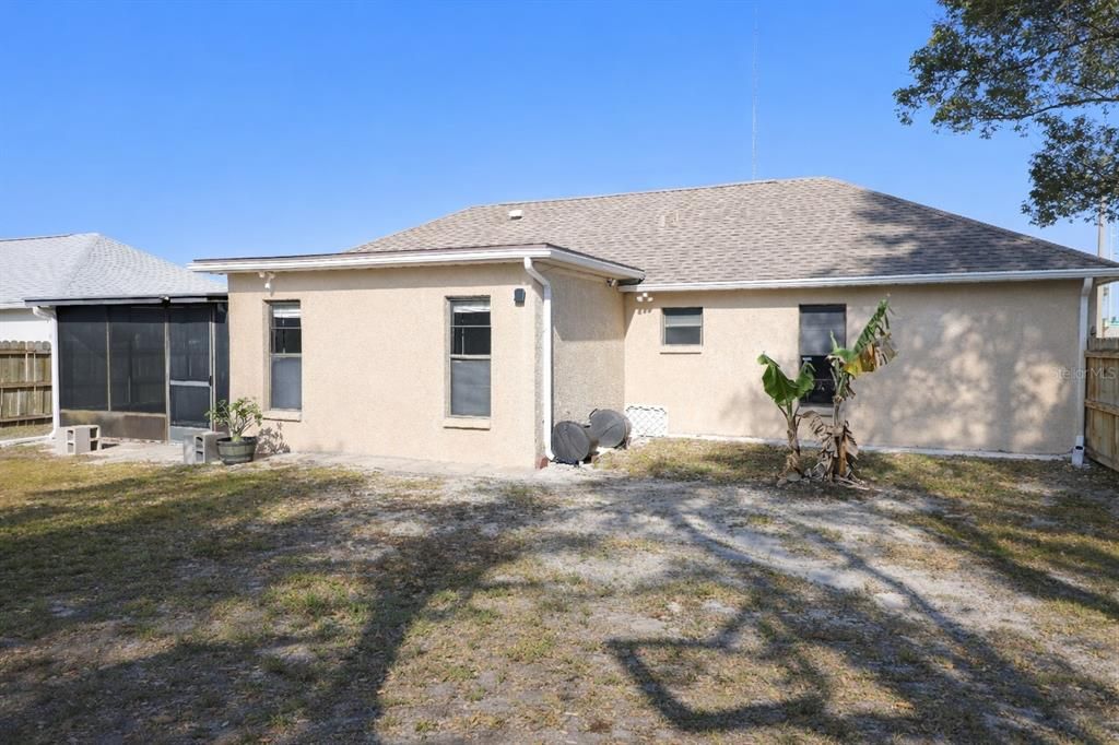 For Sale: $250,000 (2 beds, 1 baths, 1064 Square Feet)