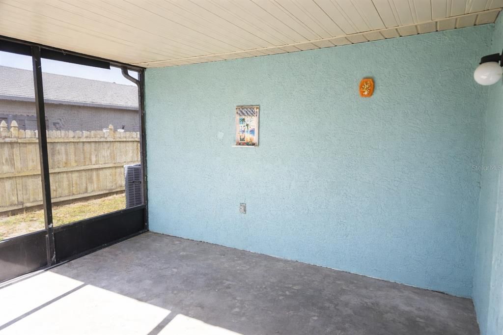 For Sale: $250,000 (2 beds, 1 baths, 1064 Square Feet)