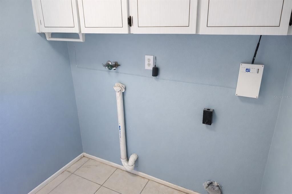 For Sale: $250,000 (2 beds, 1 baths, 1064 Square Feet)