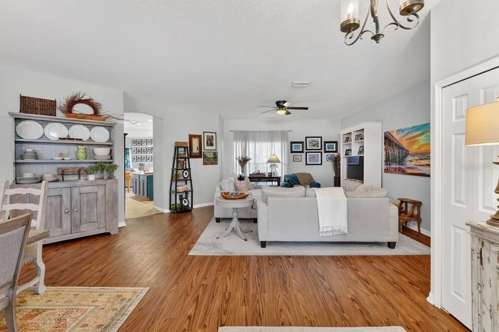 待售: $474,900 (3 贝兹, 2 浴室, 2348 平方英尺)