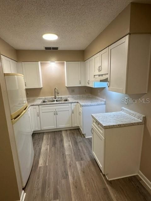 出租: $1,350 (2 贝兹, 2 浴室, 900 平方英尺)