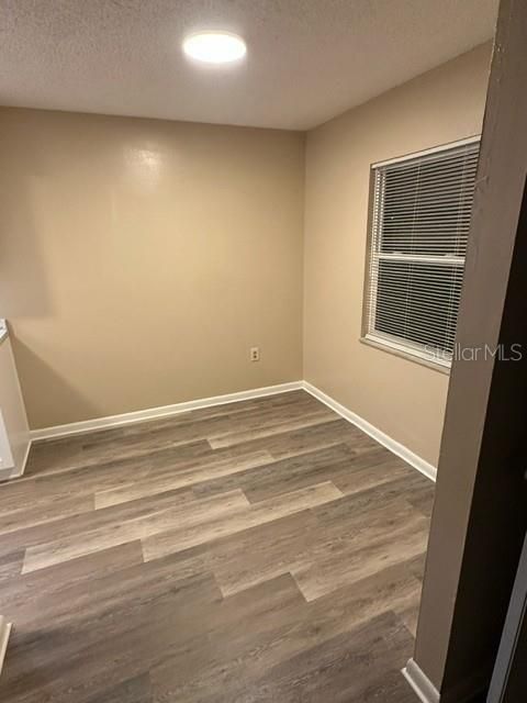 出租: $1,350 (2 贝兹, 2 浴室, 900 平方英尺)