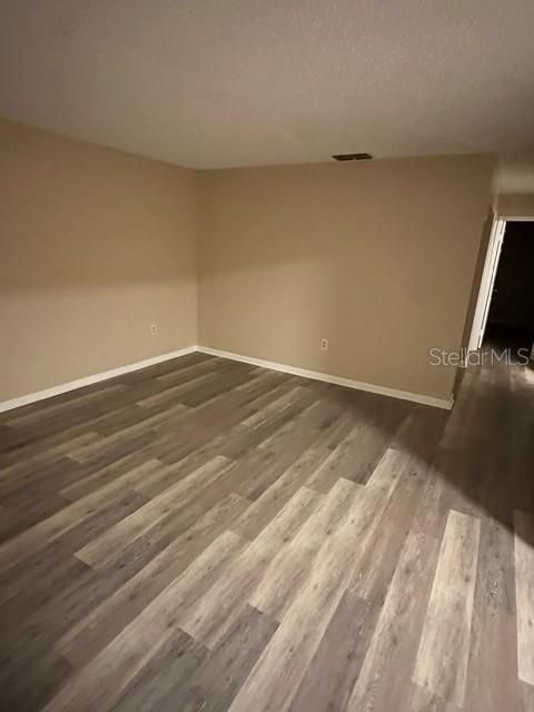 出租: $1,350 (2 贝兹, 2 浴室, 900 平方英尺)