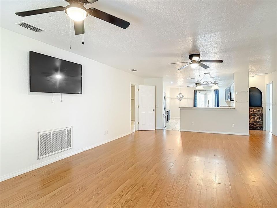 For Rent: $2,200 (4 beds, 2 baths, 2295 Square Feet)