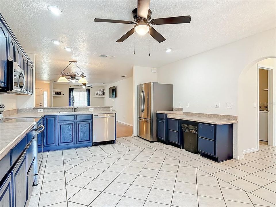 For Rent: $2,200 (4 beds, 2 baths, 2295 Square Feet)