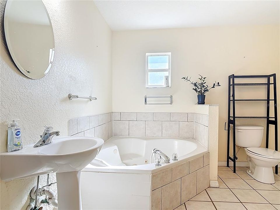 For Rent: $2,200 (4 beds, 2 baths, 2295 Square Feet)