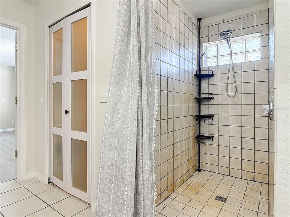 For Rent: $2,200 (4 beds, 2 baths, 2295 Square Feet)