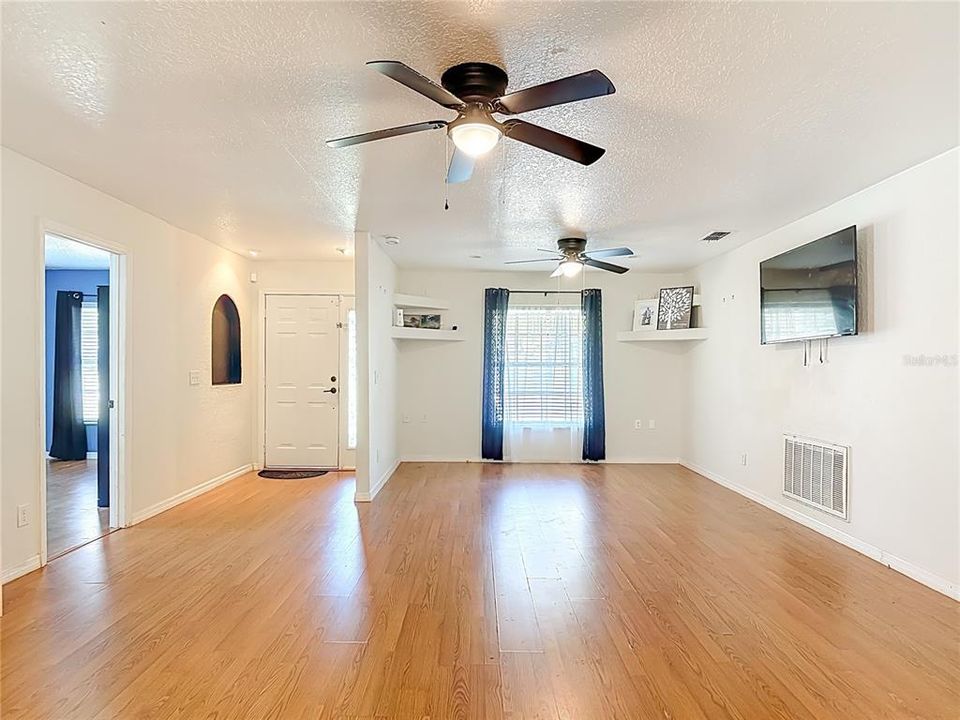 For Rent: $2,200 (4 beds, 2 baths, 2295 Square Feet)