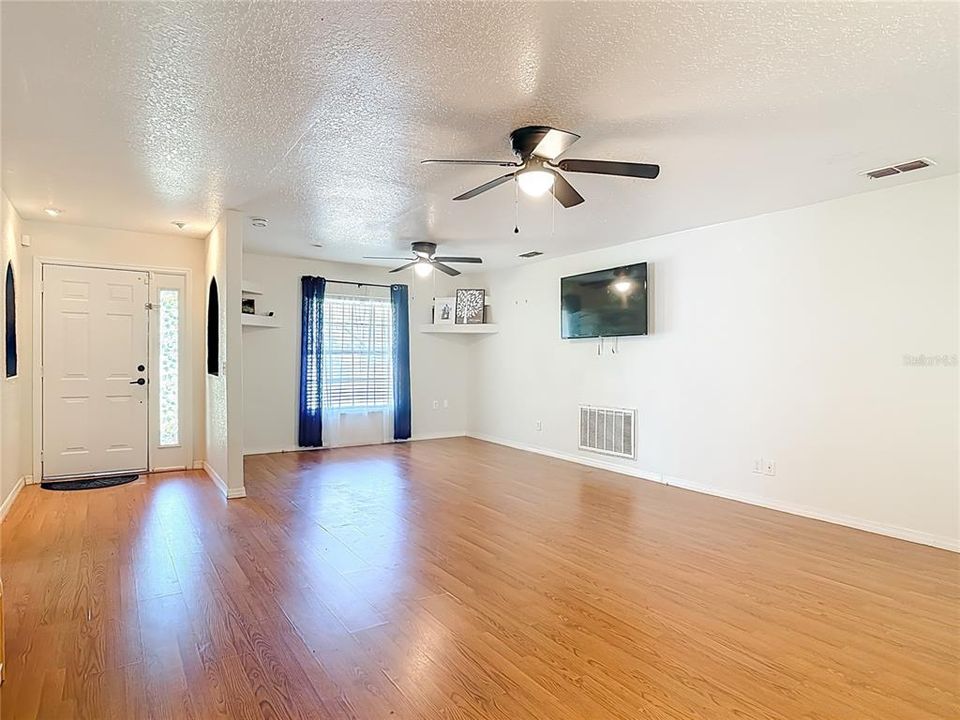 For Rent: $2,200 (4 beds, 2 baths, 2295 Square Feet)