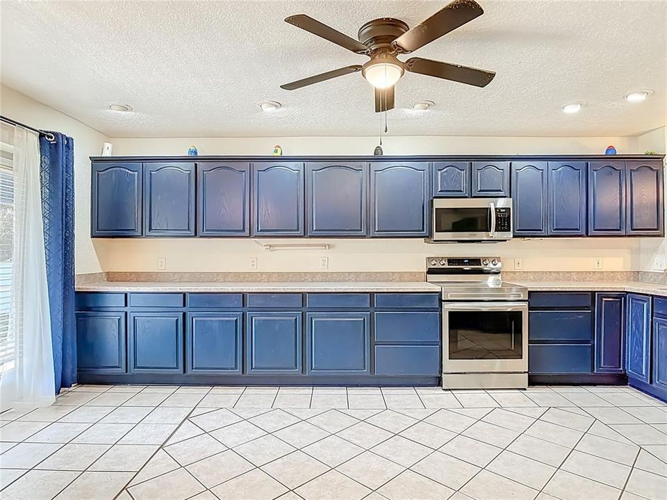 For Rent: $2,200 (4 beds, 2 baths, 2295 Square Feet)