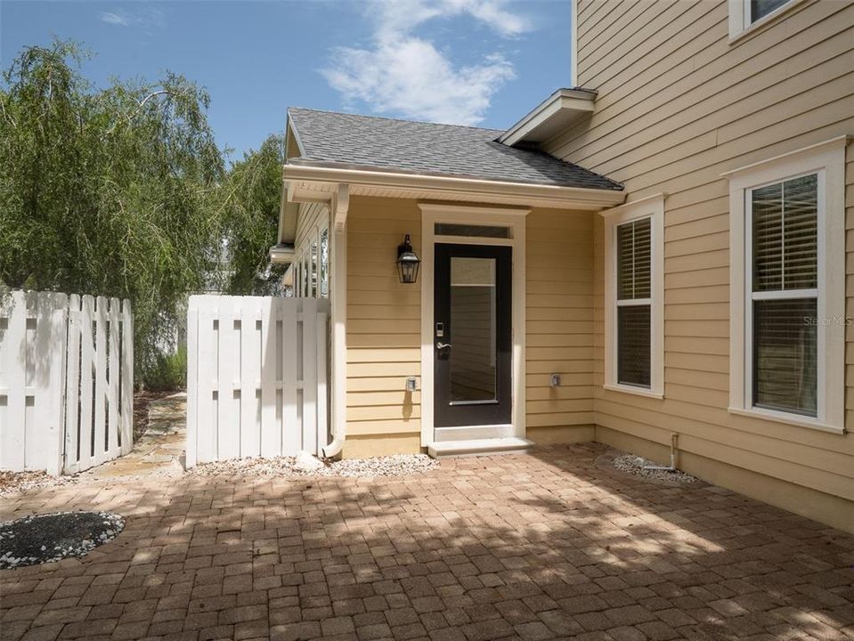 For Rent: $3,500 (3 beds, 2 baths, 2705 Square Feet)