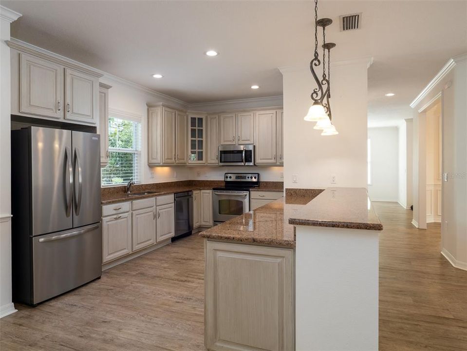 For Rent: $3,500 (3 beds, 2 baths, 2705 Square Feet)