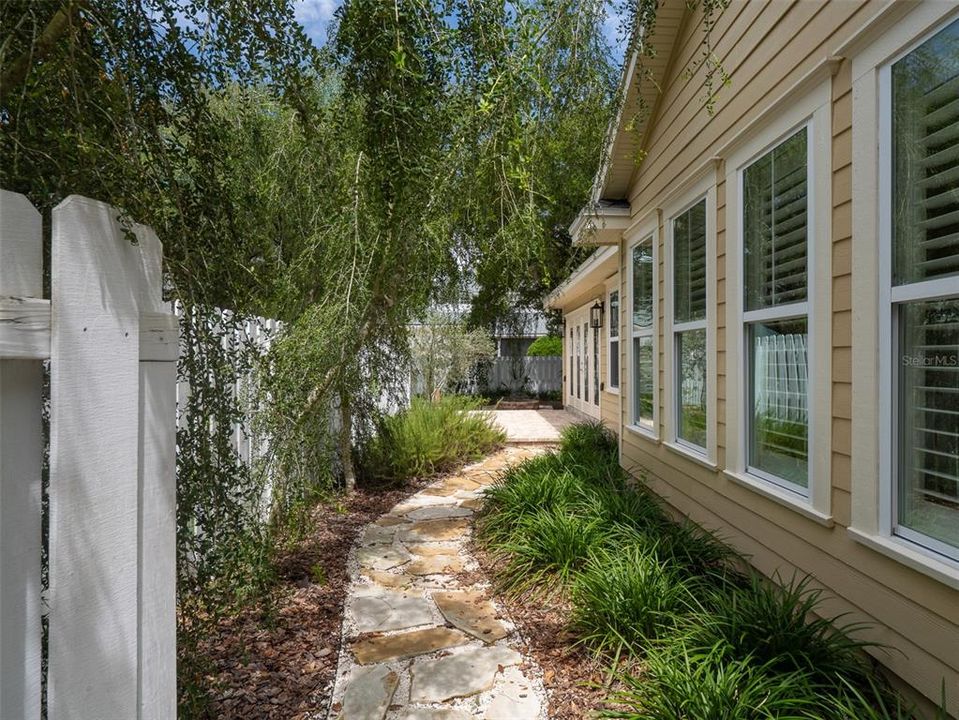 For Rent: $3,500 (3 beds, 2 baths, 2705 Square Feet)