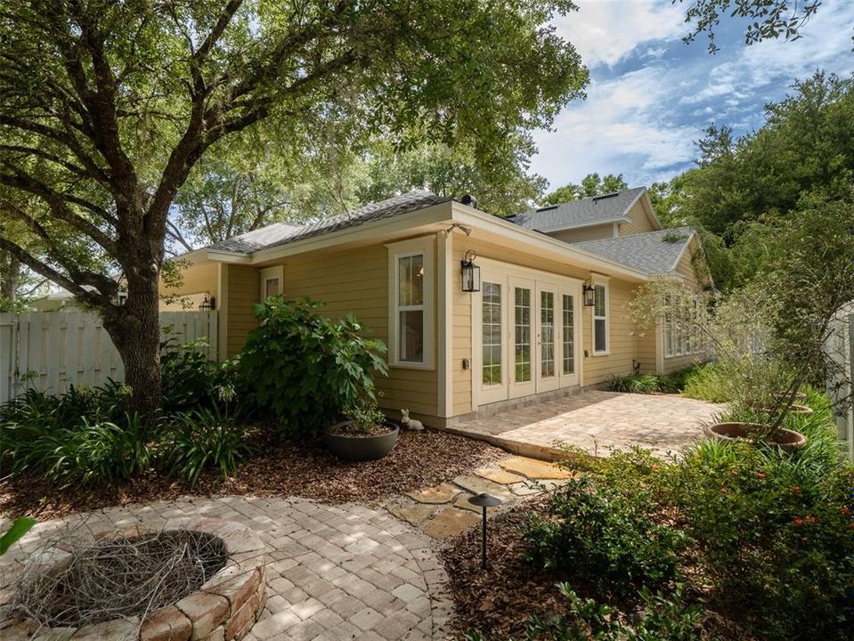 For Rent: $3,500 (3 beds, 2 baths, 2705 Square Feet)