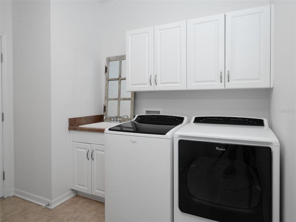 For Rent: $3,500 (3 beds, 2 baths, 2705 Square Feet)