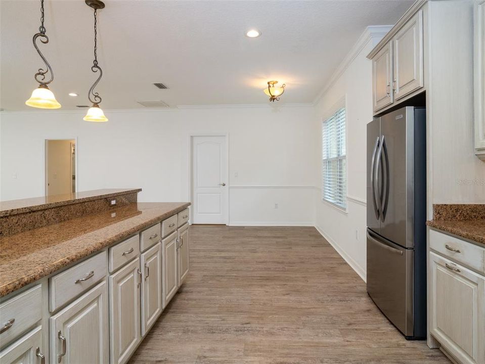 For Rent: $3,500 (3 beds, 2 baths, 2705 Square Feet)