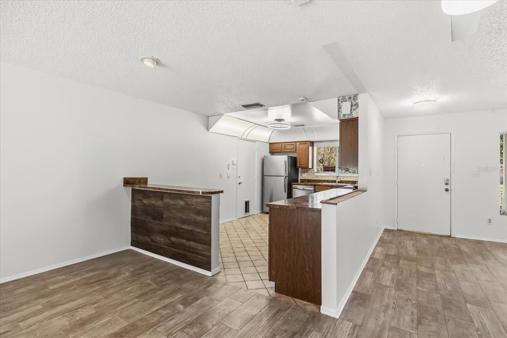 出租: $3,200 (2 贝兹, 2 浴室, 1918 平方英尺)