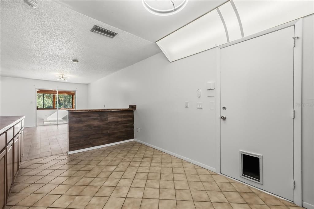 出租: $3,200 (2 贝兹, 2 浴室, 1918 平方英尺)