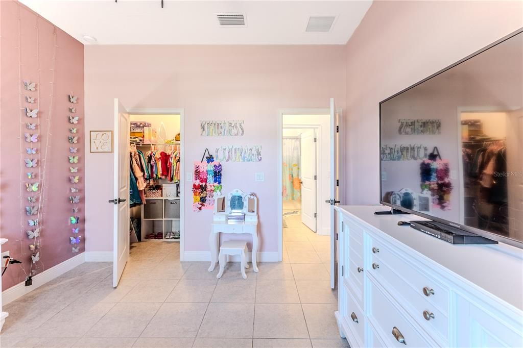 For Sale: $689,900 (5 beds, 4 baths, 3774 Square Feet)