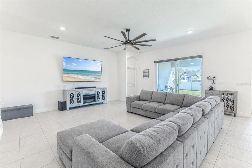 For Sale: $689,900 (5 beds, 4 baths, 3774 Square Feet)