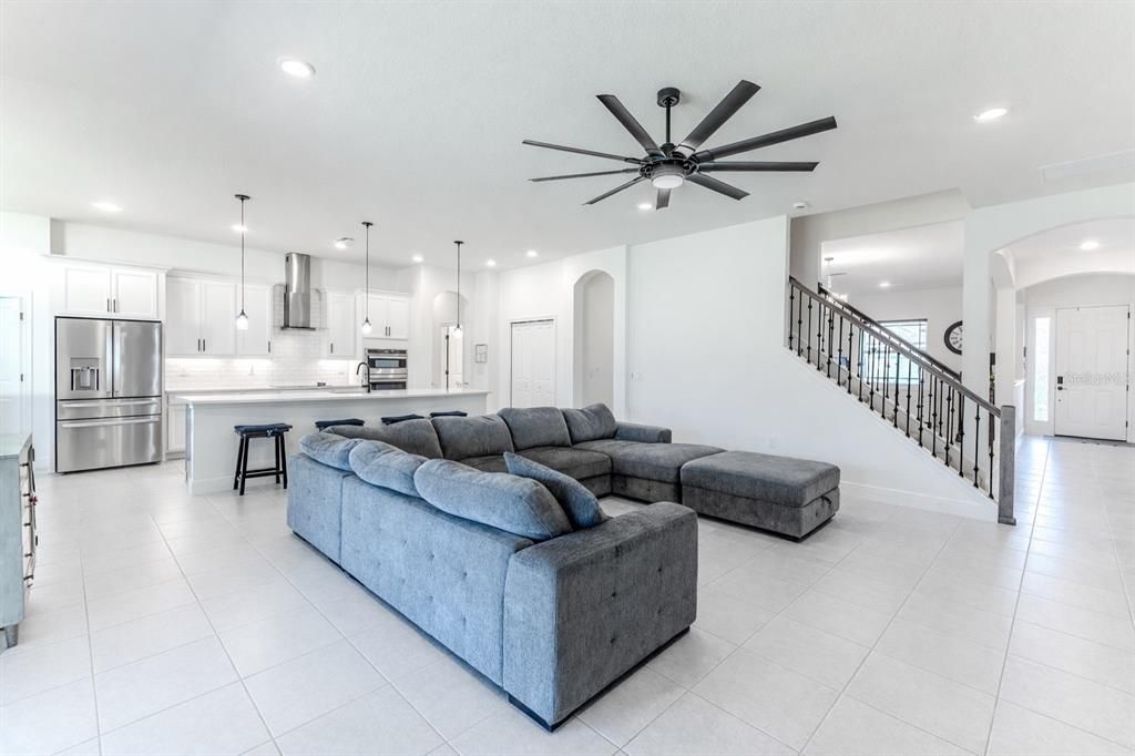 For Sale: $689,900 (5 beds, 4 baths, 3774 Square Feet)