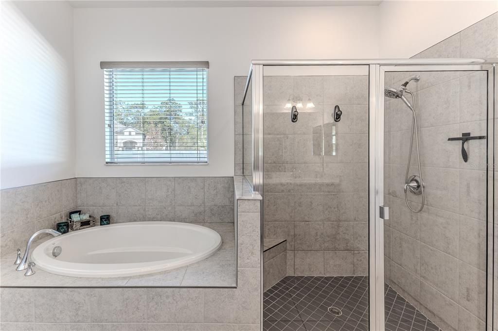 For Sale: $689,900 (5 beds, 4 baths, 3774 Square Feet)