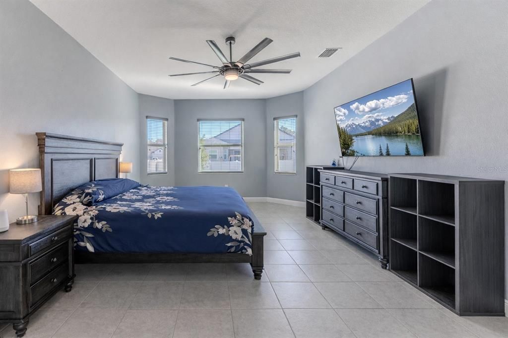 For Sale: $689,900 (5 beds, 4 baths, 3774 Square Feet)